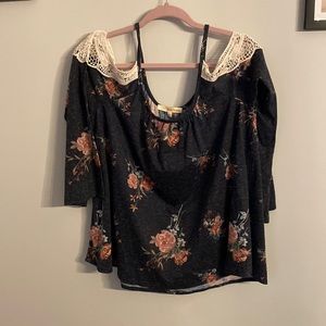 🟢10/$10 - Rewind cold shoulder top